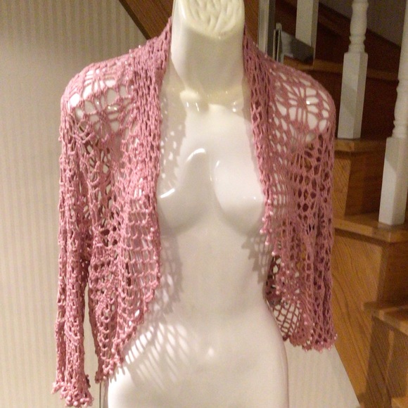 NWT pink crocheted shrug with pink pearls around sleeves and trim around shrug - Picture 3 of 5